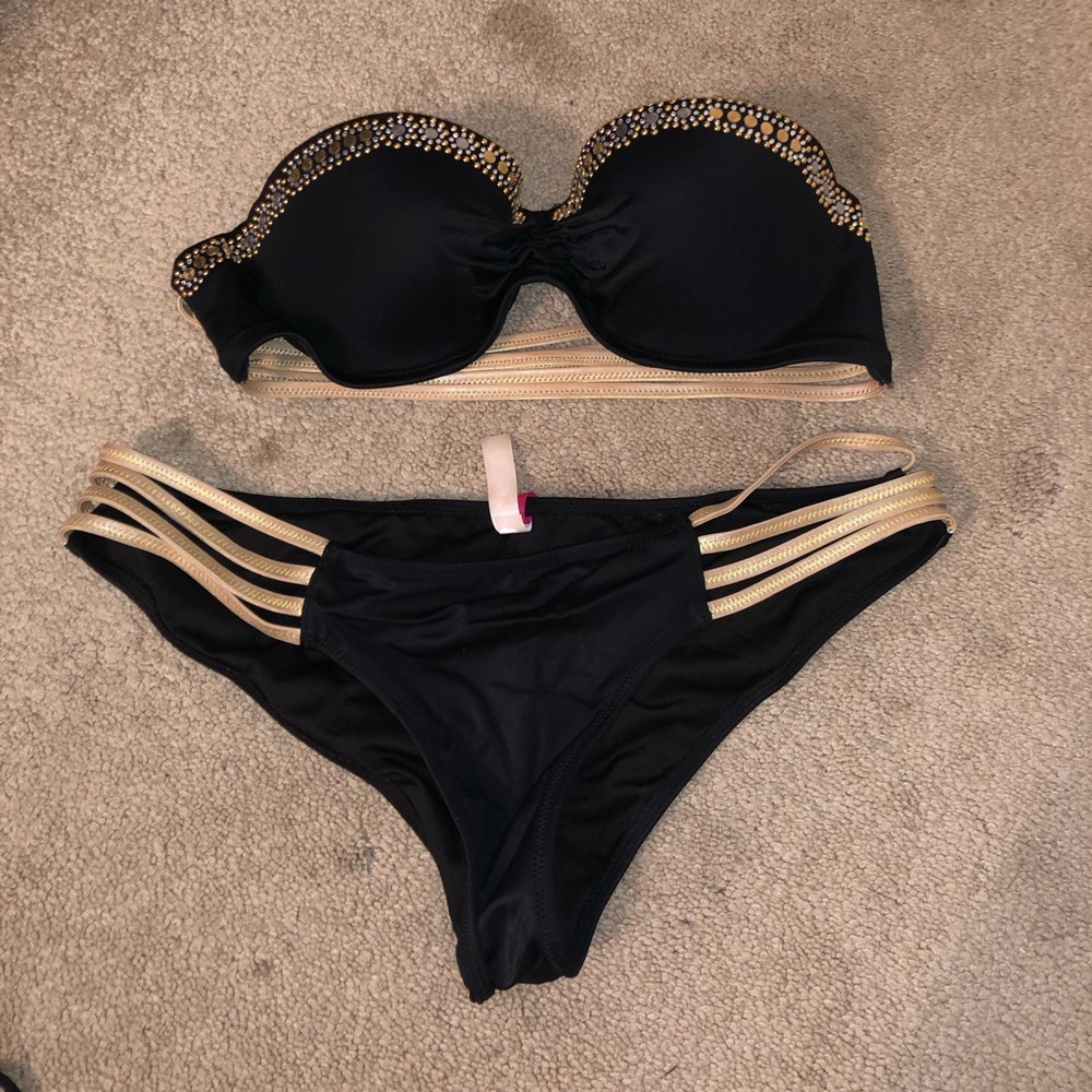 Victoria’s Secret Bikini 34B top/ Small bottom